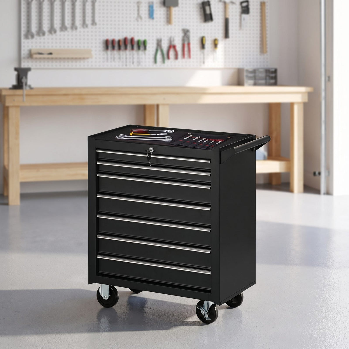 Servante d'atelier noire 7 tiroirs dans un garage rangé